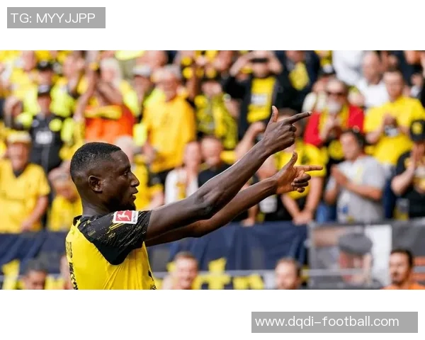 曼联大胜多特蒙德红牌事件引发全场热议赛后深度解析